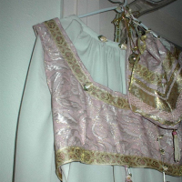 Detail Pink/Gold Renaissance Dress